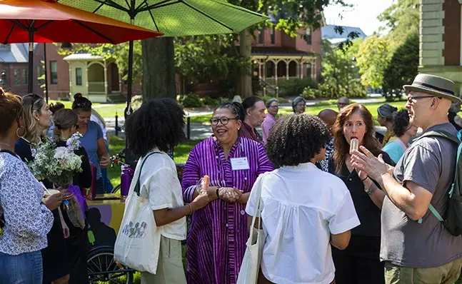 莎拉Willie-LeBreton meeting with faculty and staff members over ice cream on Seelye Lawn.